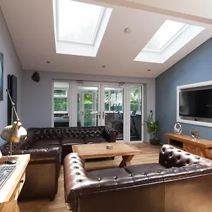 Luxury Arthur Seat Viewtownhouse With A Hot Tub Edinburgh
