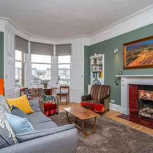 New Stunning 3 Beds Flat In Chic Area Of The Edinburgh
