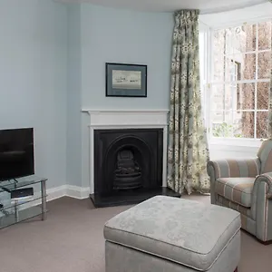 Gorgeous 3-bedroom Edinburgh