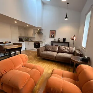 2 Bed 2 Bath With Private Parking Edinburgh